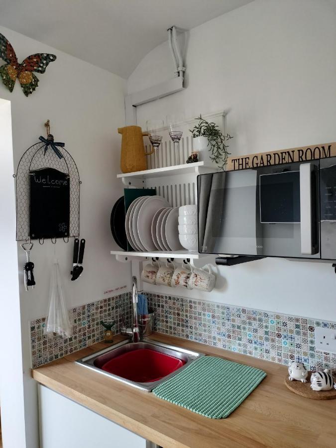 Private Garden - Rural Village Apartment *