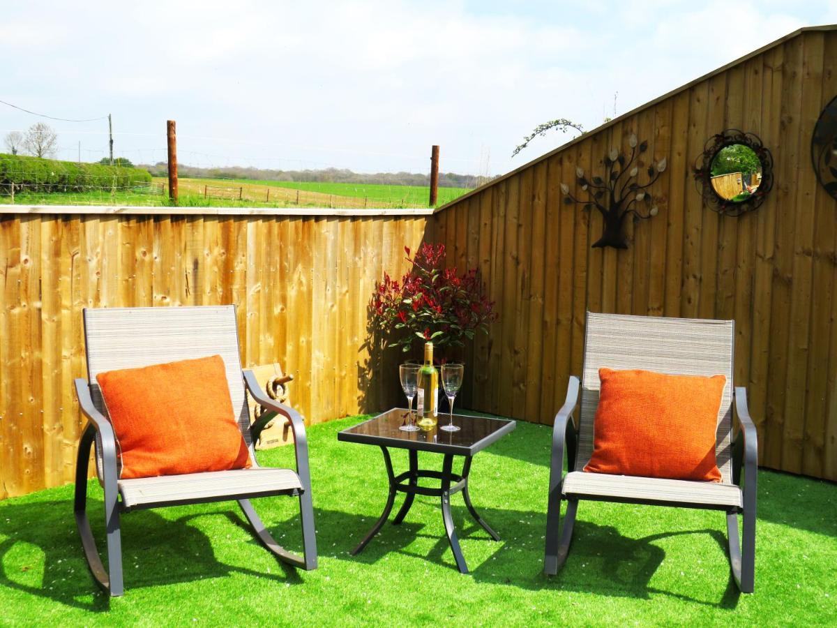 Private Garden - Rural Village * Stamford